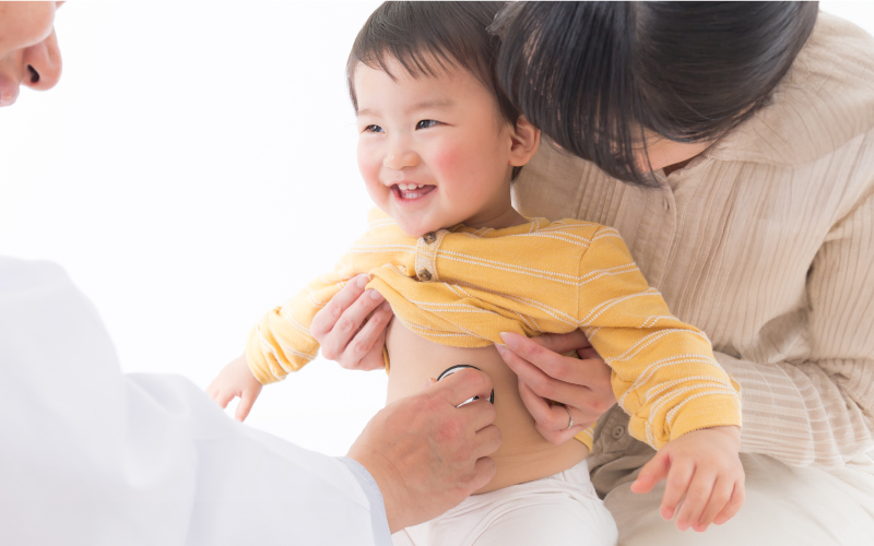 小児科の診察を受ける子ども 希咲こどもクリニック
